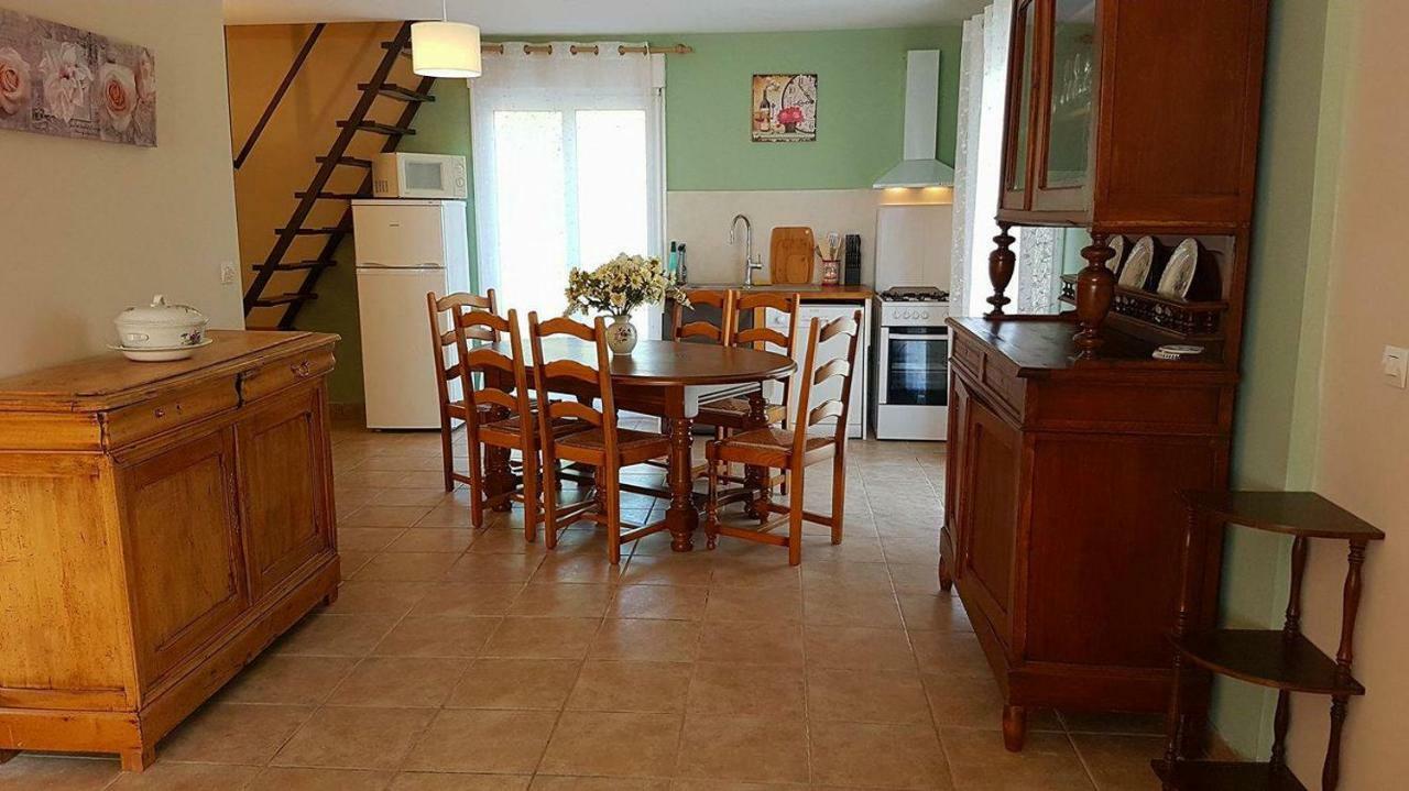 Vacation Home On Rue Du Marais 5 Petiville  ภายนอก รูปภาพ