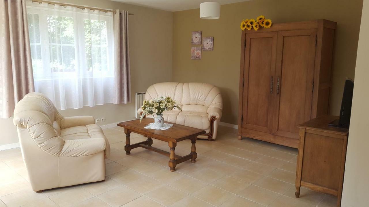 Vacation Home On Rue Du Marais 5 Petiville  ภายนอก รูปภาพ